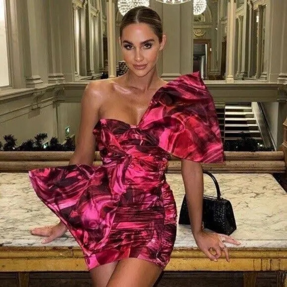 H&M Viral Circular Innovation Design Story Pink Bow Dress